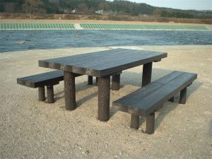 擬木ベンチ・擬木テーブル２