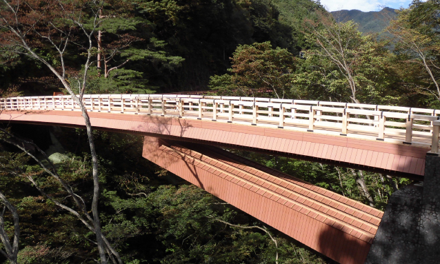 自然公園型人道橋