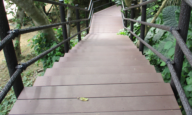 自然公園型階段デッキ（自然探勝路）