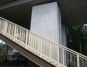 RC橋脚巻立て補強工法による施工例2