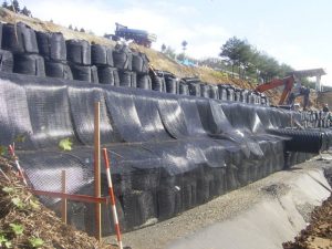 能登半島地震の災害復旧（ツートンバッグ巻き込み盛土による仮復旧）