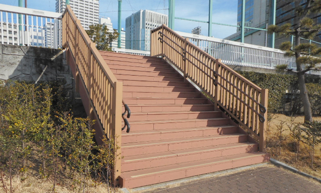 都市公園型階段デッキ