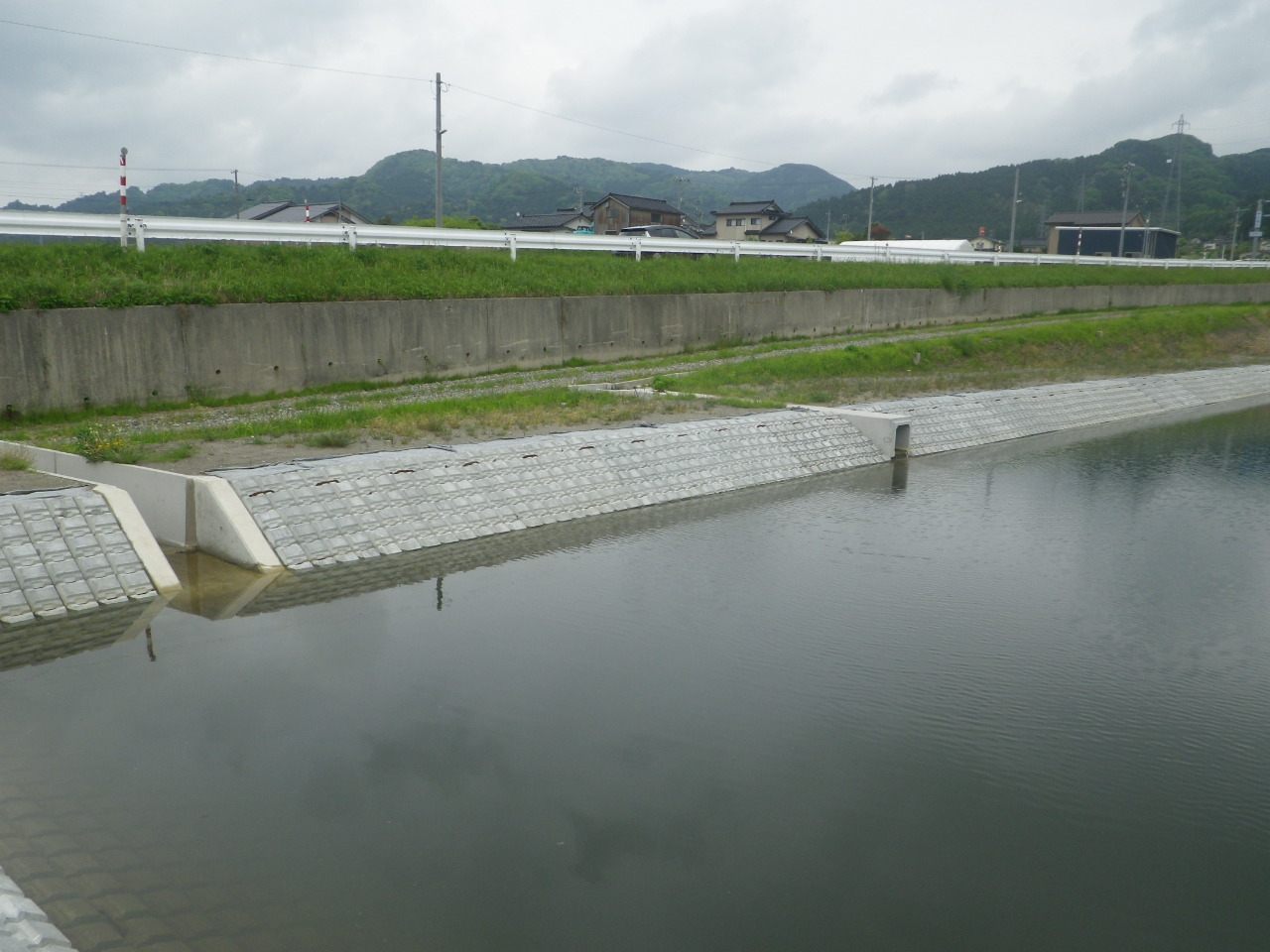 シビックマット（防草・防災タイプ）：復旧（河川）